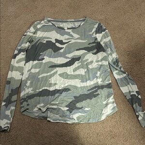 Aeropostale Green and Gray Camo Long Sleeve Tee